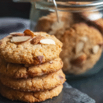 Biscuit sans gluten et sans sucre : recette saine et gourmande à tester 5 Biscuit sans gluten et sans sucre sur table en bois