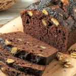 Recette pain protéiné sans gluten : savoureuse, facile et nutritive 5 recette pain protéiné sans gluten frais tranché sur table rustique
