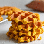 Gaufre patate douce sans gluten : moelleuse, rapide et 100% maison 5 Gaufre patate douce sans gluten servie au petit-déjeuner