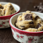 Cookie Dough Recette Sans Gluten : La Version Crue à Tester Absolument 5 Cookie dough recette sans gluten dans un bol rustique
