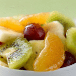 Recette salade de fruits facile et gourmande 5 recette salade de fruits colorée dans un saladier