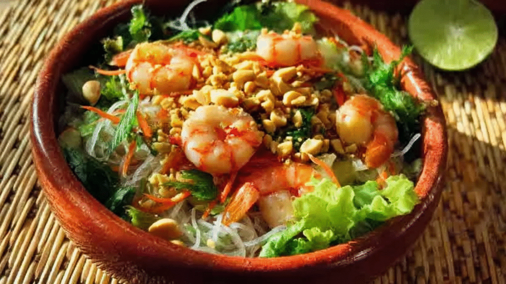 Salade thaï aux crevettes : fraîcheur, croquant et sans gluten 7 salade thaï aux crevettes servie prête à déguster
