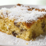 Gâteau à l’ananas sans gluten : moelleux, fruité et facile à faire 5 gâteau à l’ananas sans gluten sur table rustique