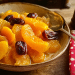 Salade d’oranges au miel aux dattes et piment d’Espelette sur fond rustique